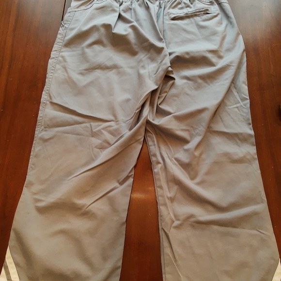 Nike size medium loose fitting capris - Picture 4 of 10